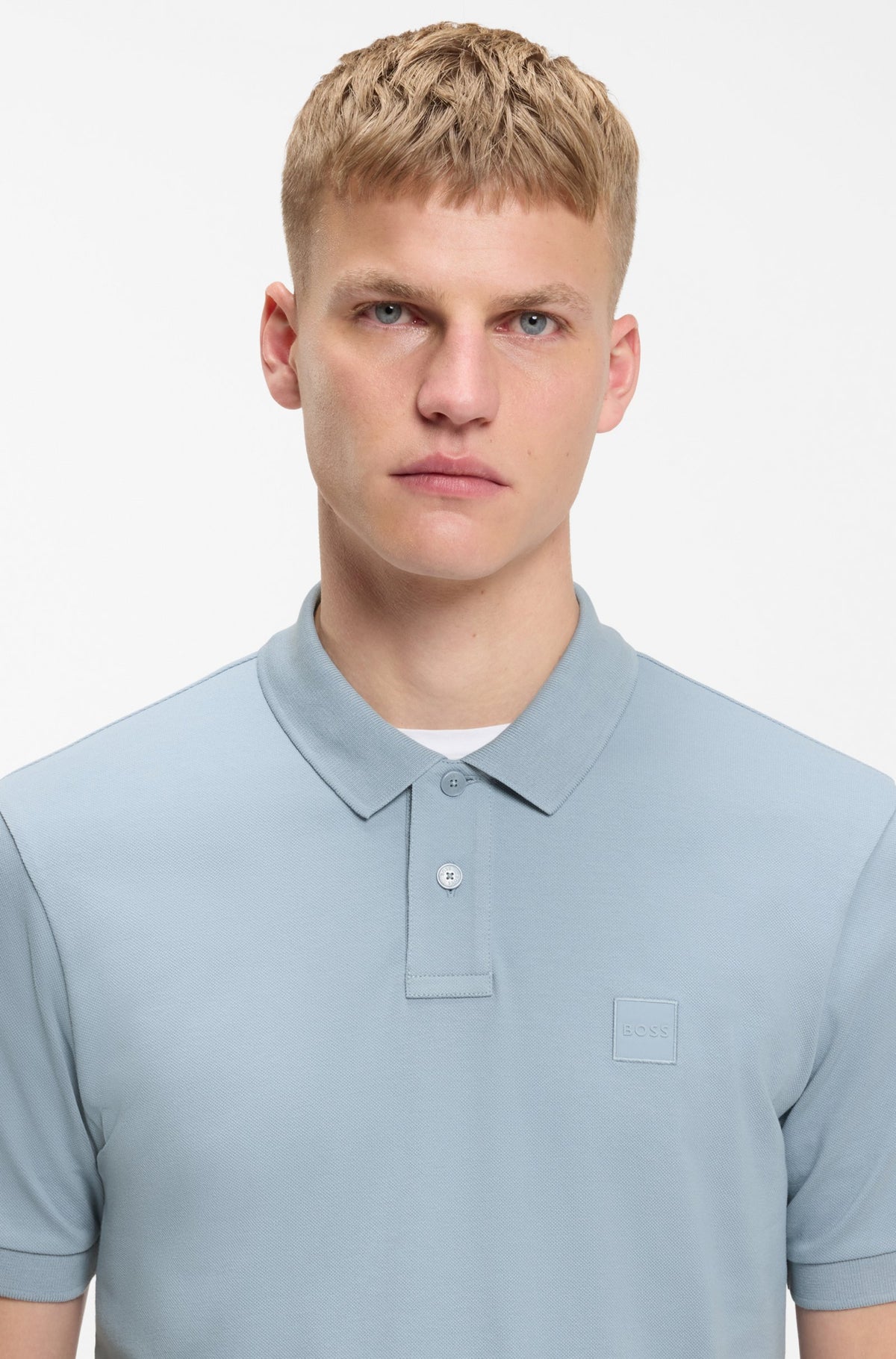 Polo de ajuste slim em algodão elástico com emblema com logótipo